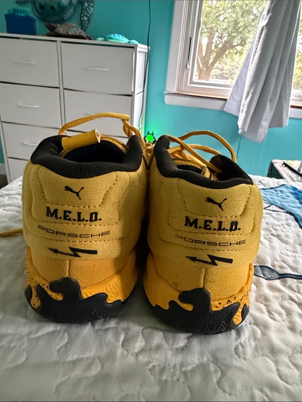 Lamelo Ball Porsche Puma women’s 8 Yellow and Black Trail-Inspired Sneakers - Picture 4 of 6